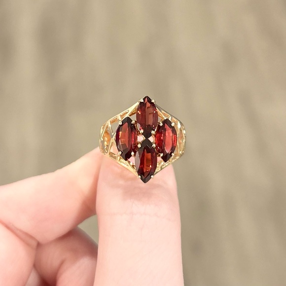 14K Garnet Marquise red natural cluster flower filigree thick yellow gold ring - Picture 5 of 12